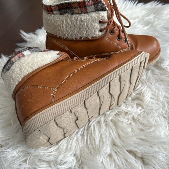 Brown Winter Boots with Cozy Knit Upper and Gripping Sole - Picture 1 of 4